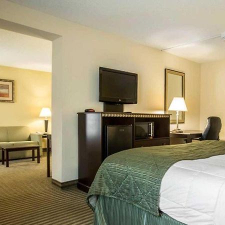 Quality Inn & Suites Greenville - Haywood Mall Bagian luar foto