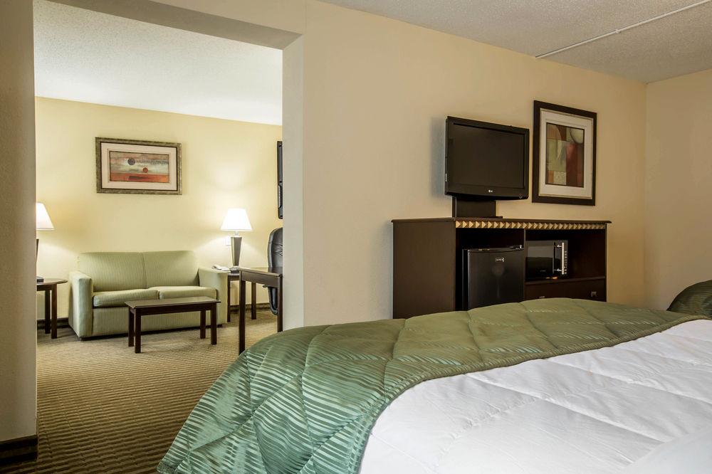 Quality Inn & Suites Greenville - Haywood Mall Bagian luar foto