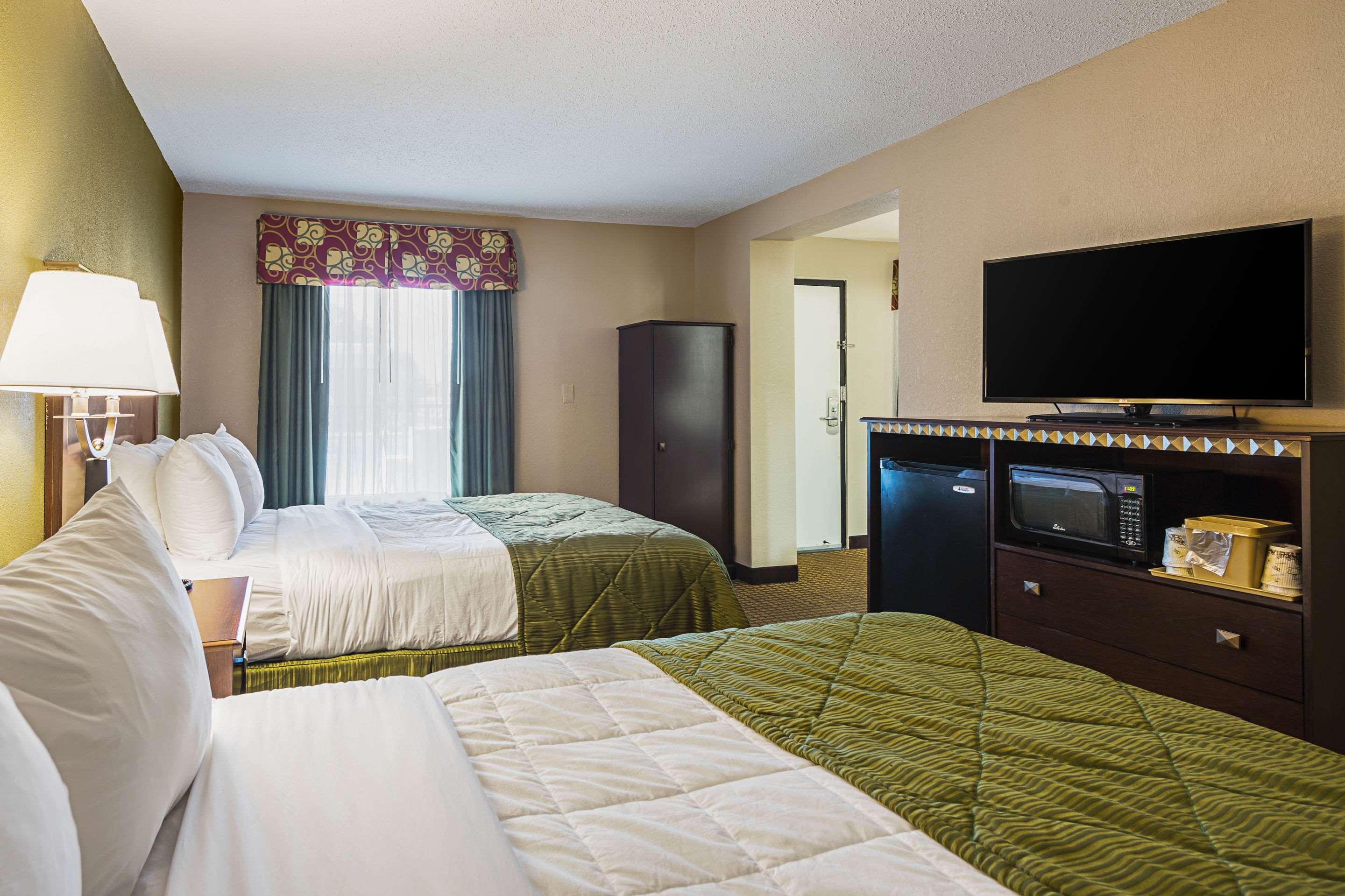 Quality Inn & Suites Greenville - Haywood Mall Bagian luar foto