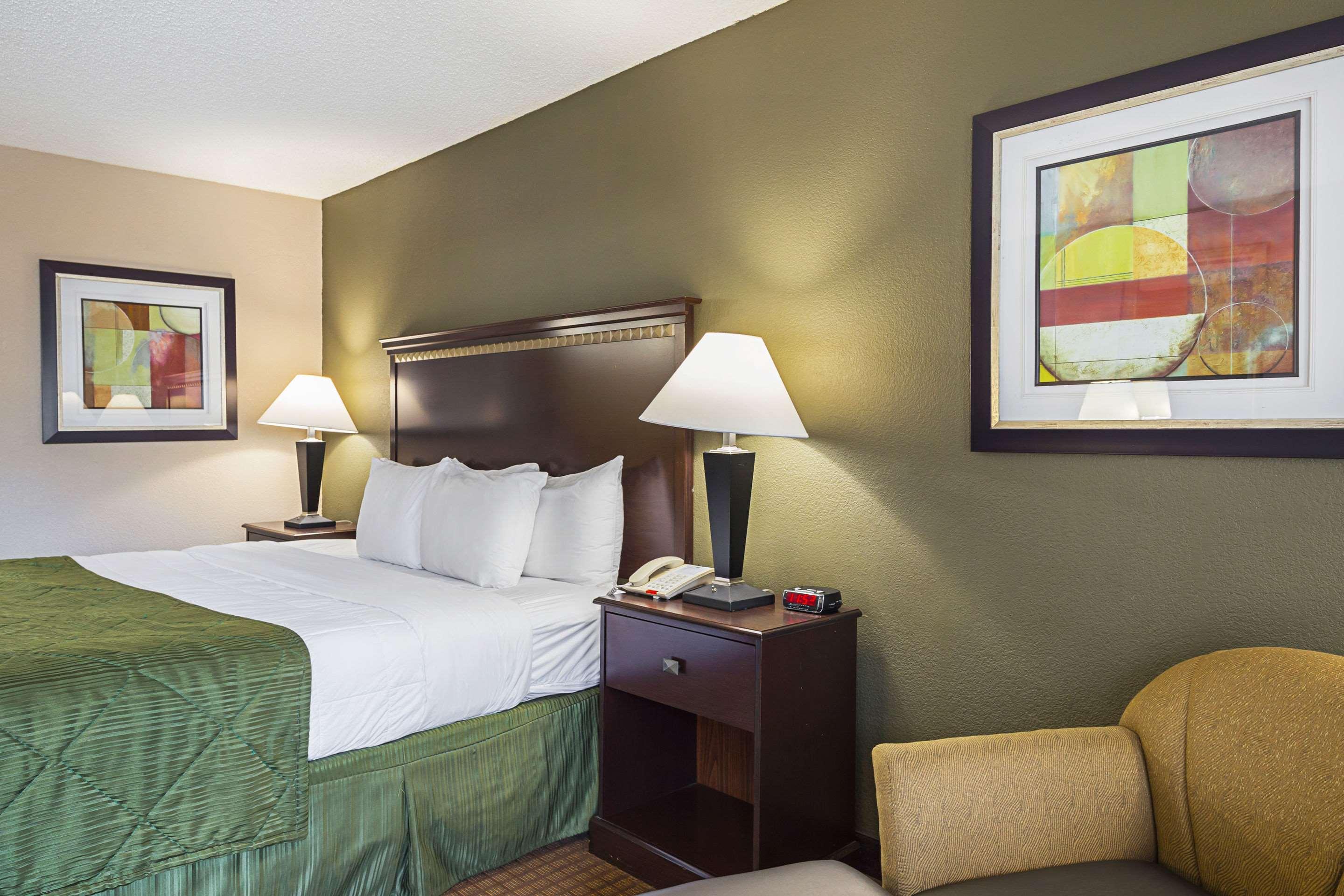 Quality Inn & Suites Greenville - Haywood Mall Bagian luar foto