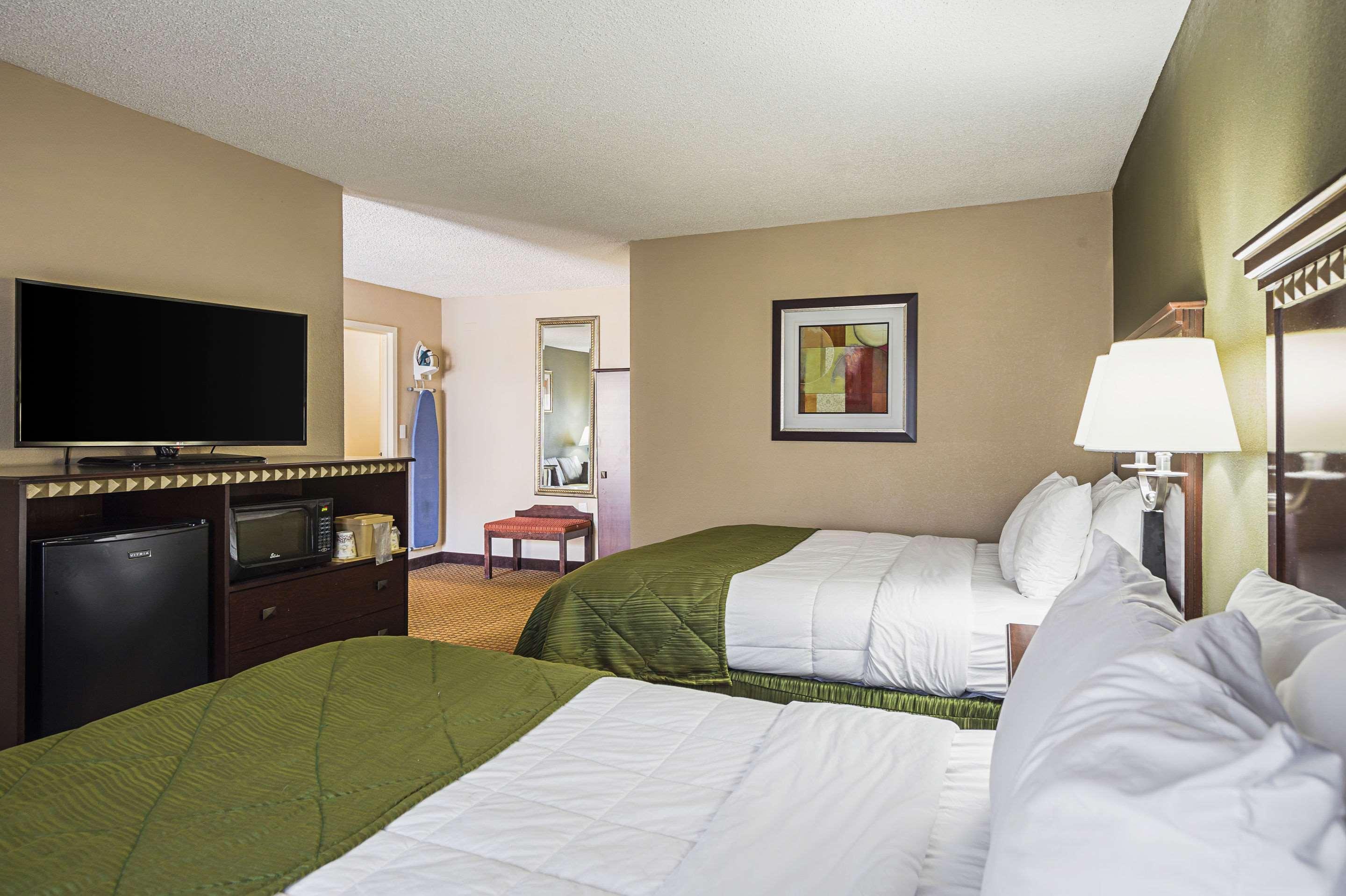 Quality Inn & Suites Greenville - Haywood Mall Bagian luar foto