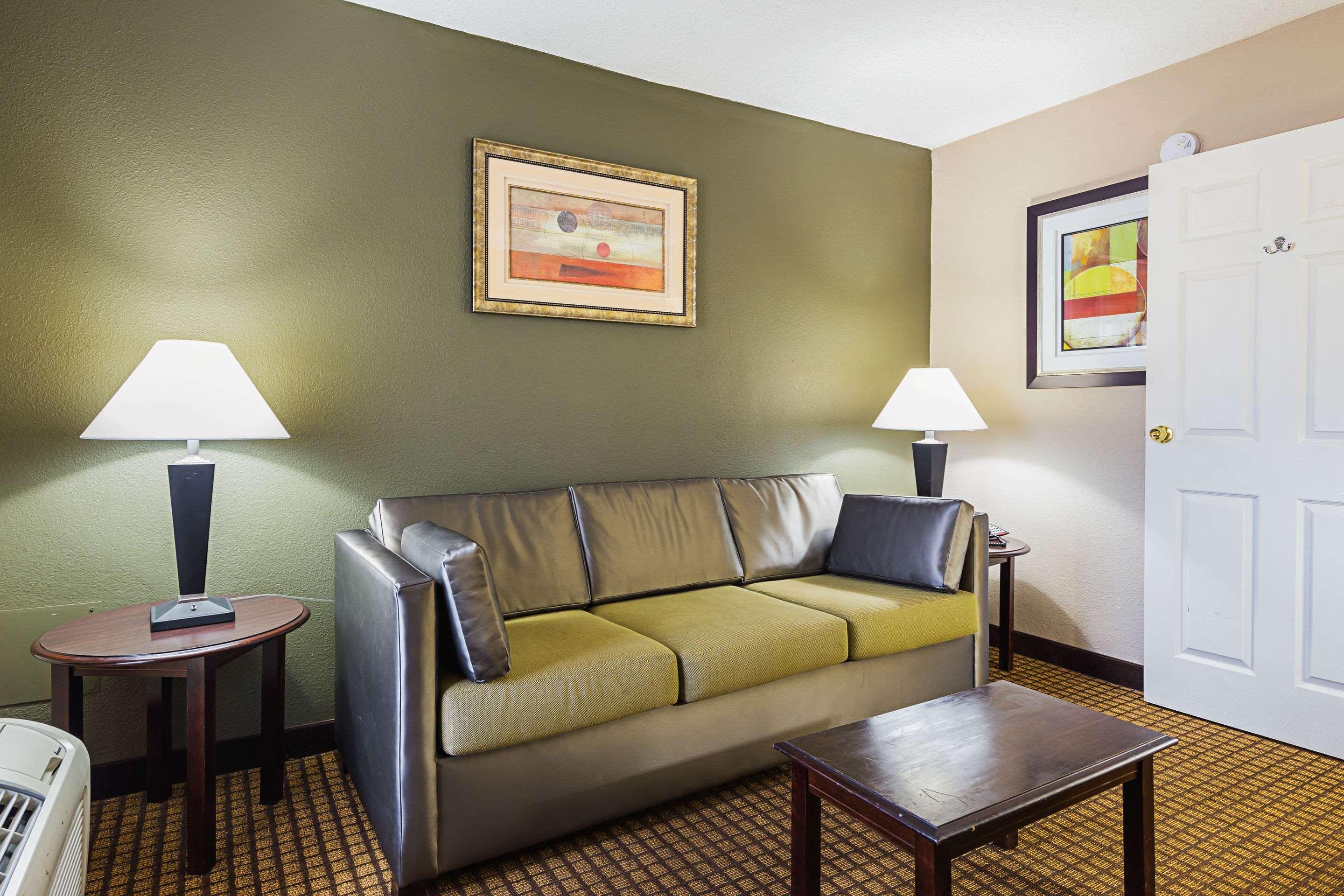 Quality Inn & Suites Greenville - Haywood Mall Bagian luar foto