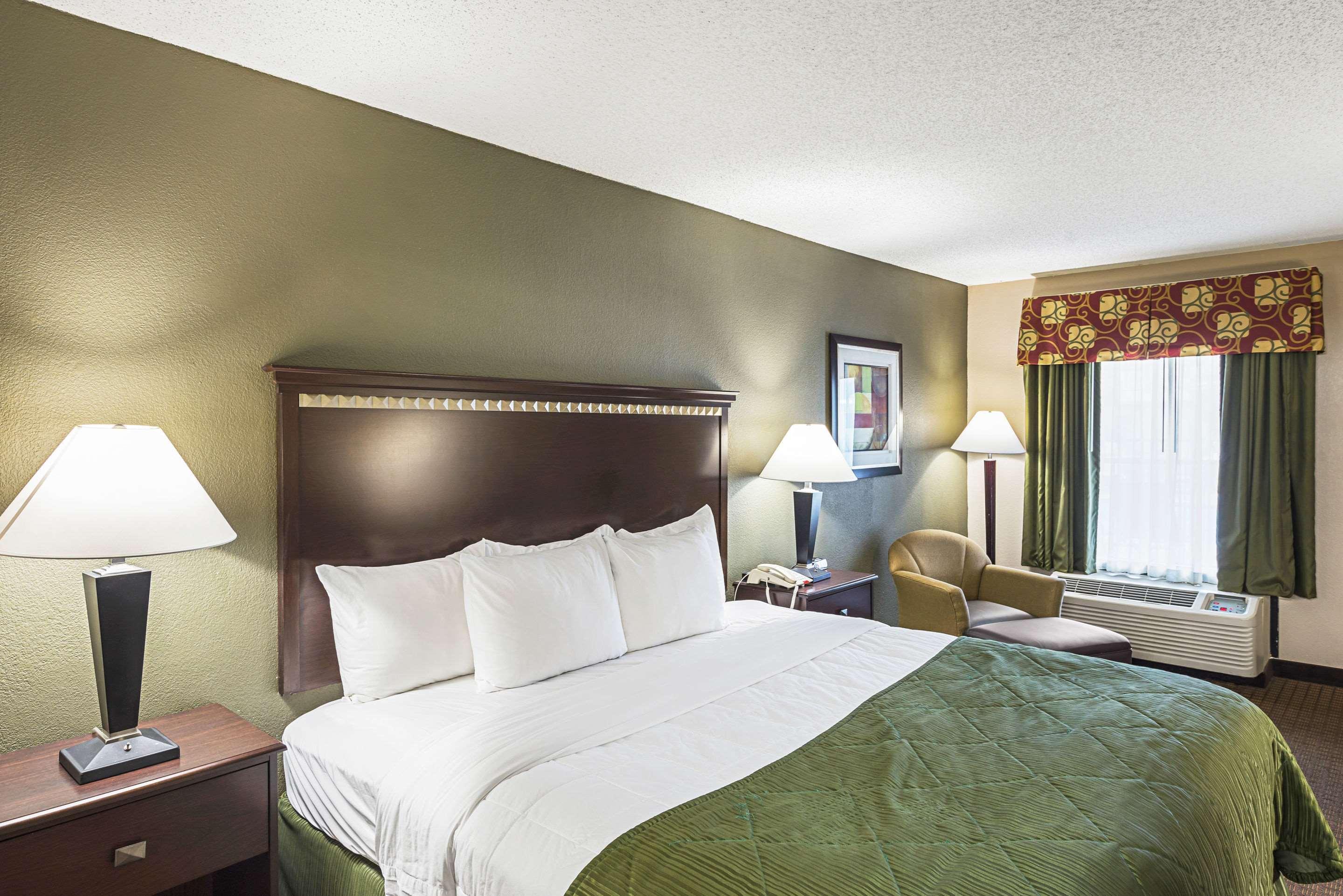 Quality Inn & Suites Greenville - Haywood Mall Bagian luar foto