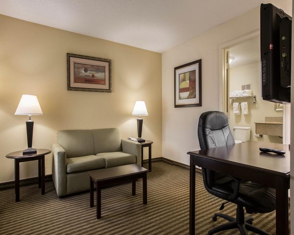 Quality Inn & Suites Greenville - Haywood Mall Bagian luar foto
