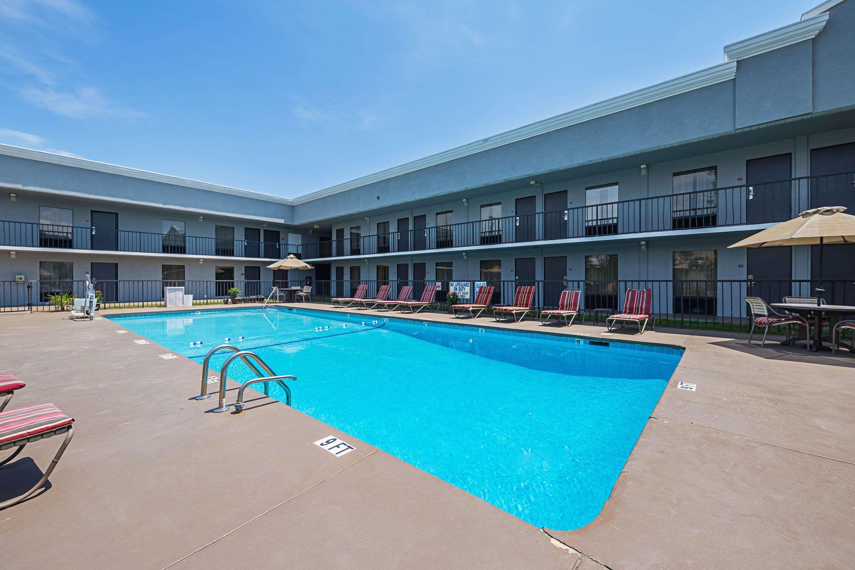 Quality Inn & Suites Greenville - Haywood Mall Bagian luar foto