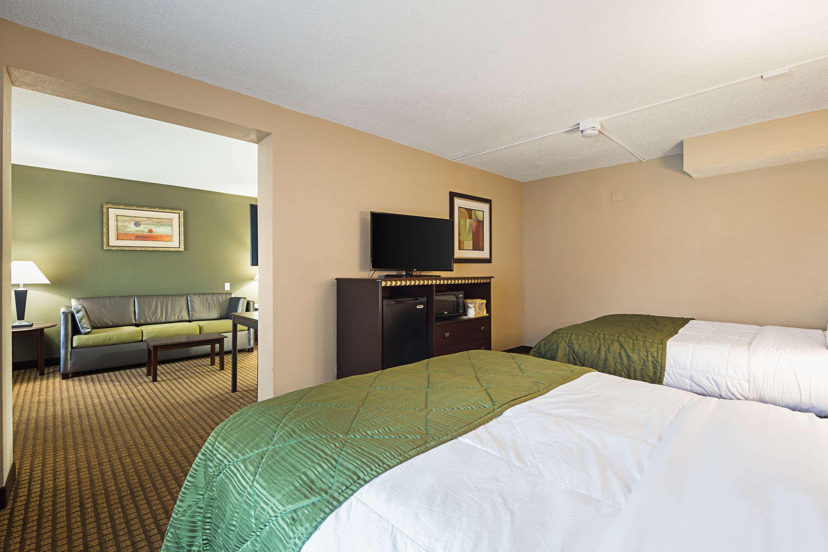 Quality Inn & Suites Greenville - Haywood Mall Bagian luar foto
