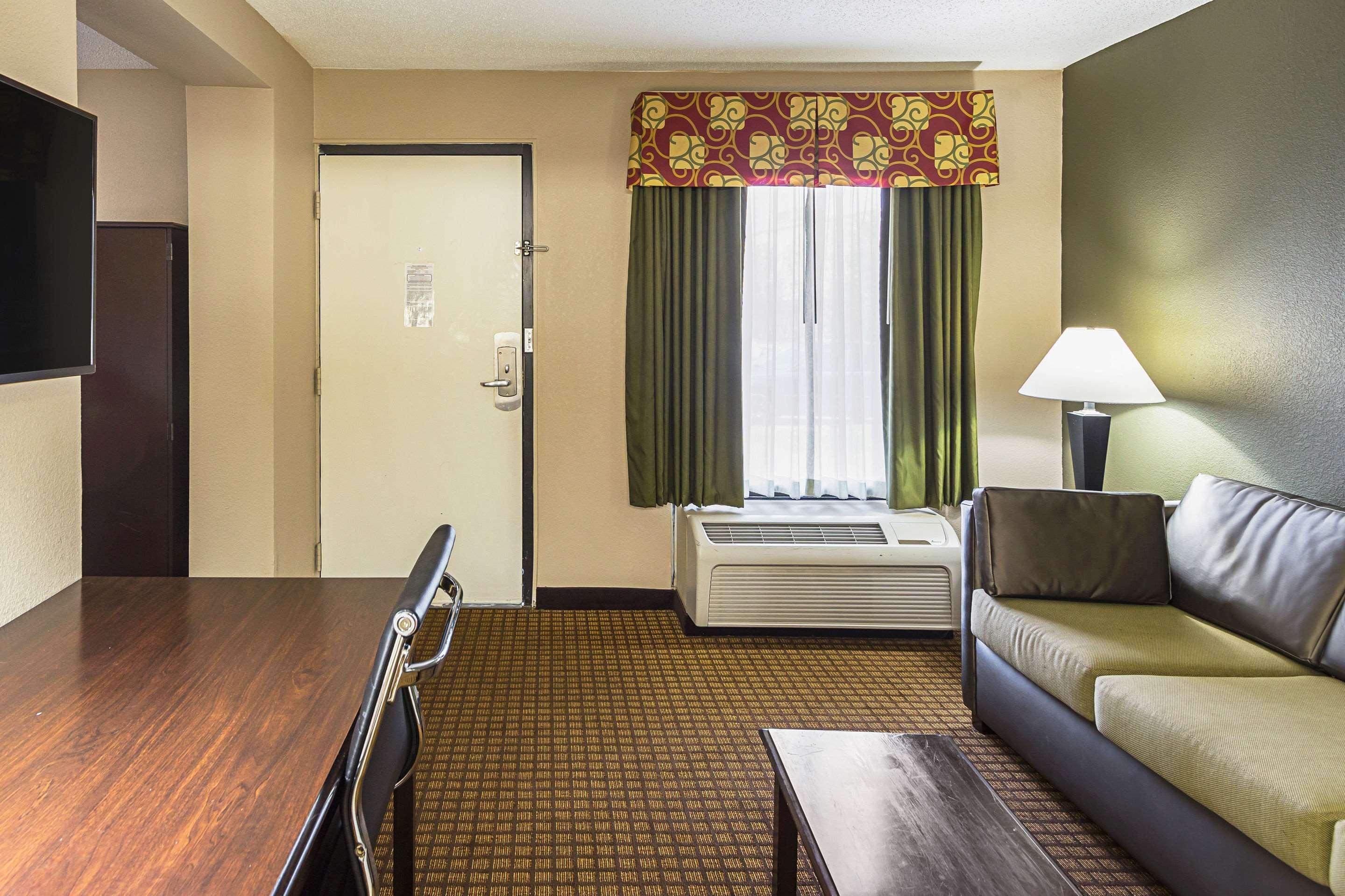 Quality Inn & Suites Greenville - Haywood Mall Bagian luar foto
