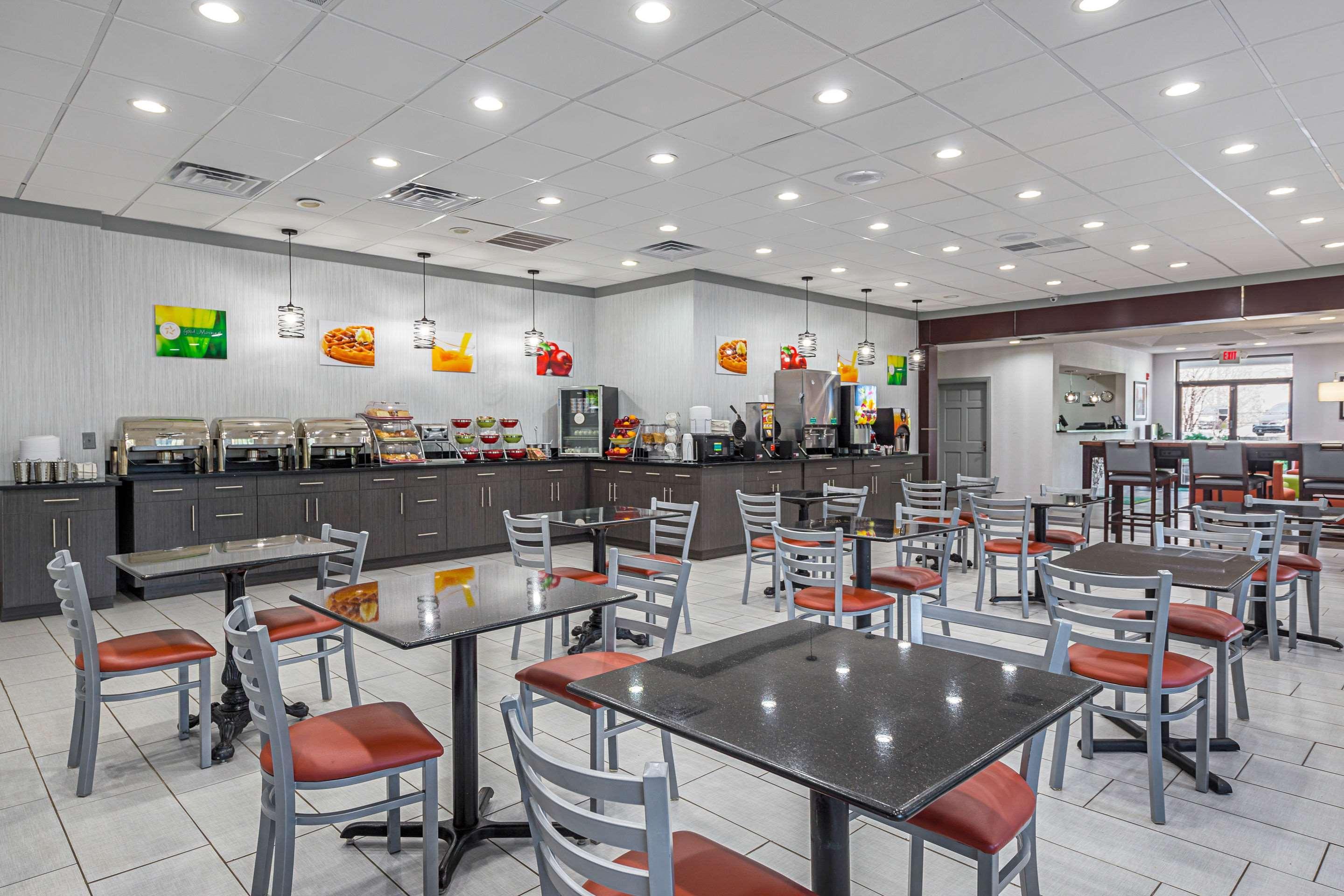 Quality Inn & Suites Greenville - Haywood Mall Bagian luar foto
