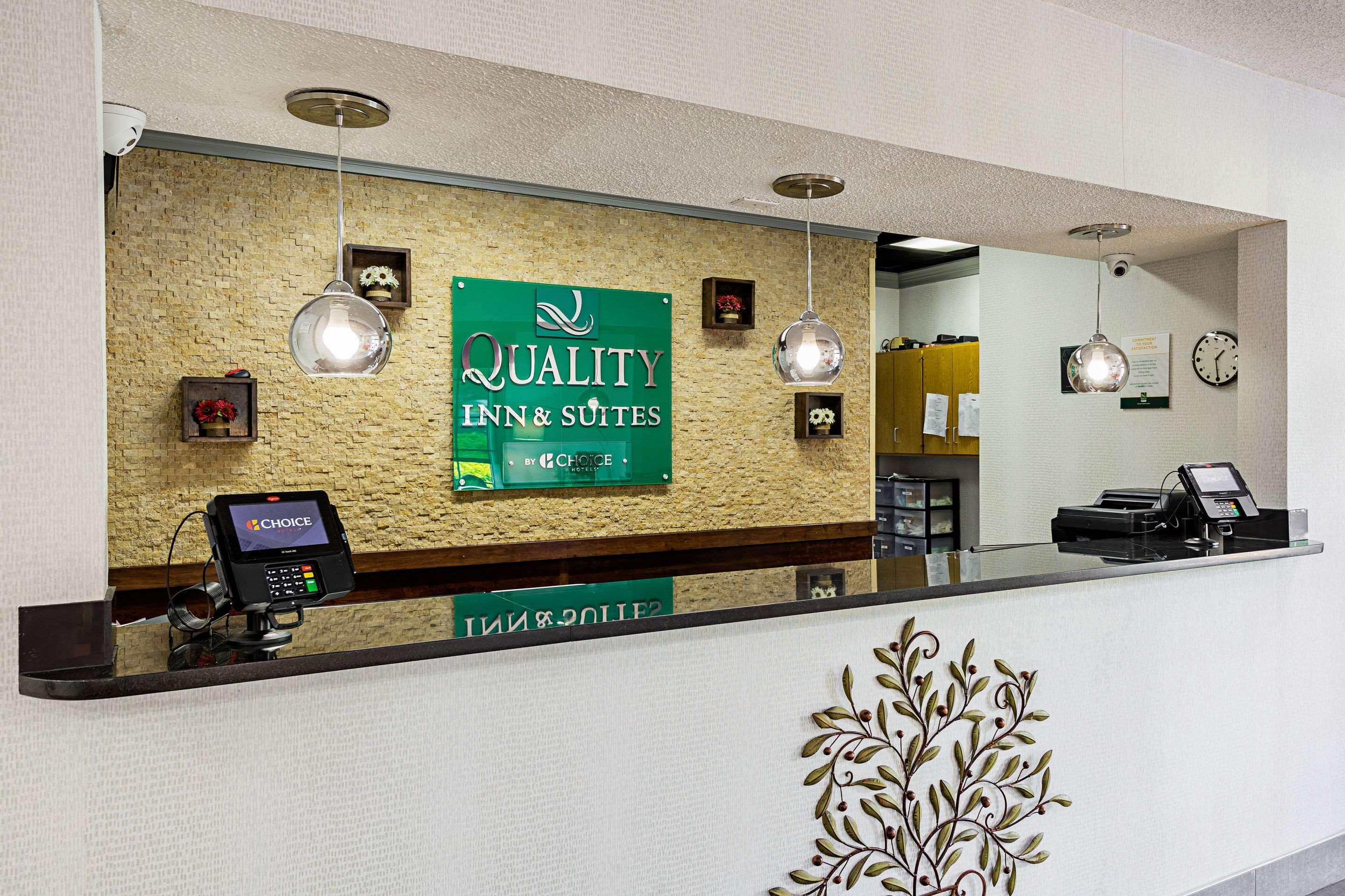 Quality Inn & Suites Greenville - Haywood Mall Bagian luar foto