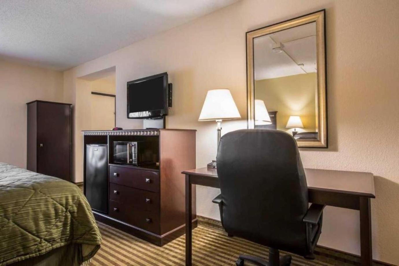 Quality Inn & Suites Greenville - Haywood Mall Bagian luar foto