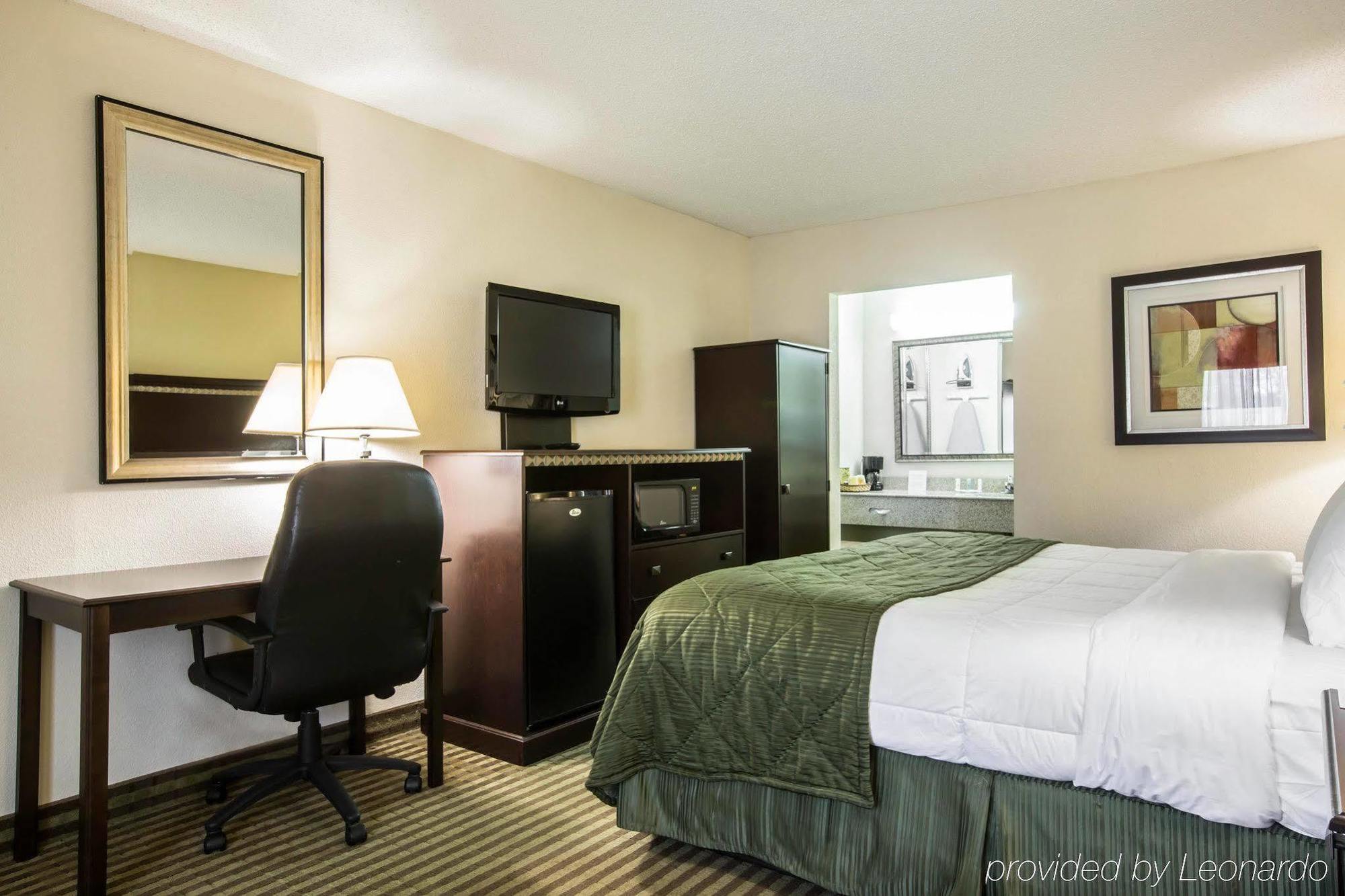 Quality Inn & Suites Greenville - Haywood Mall Bagian luar foto
