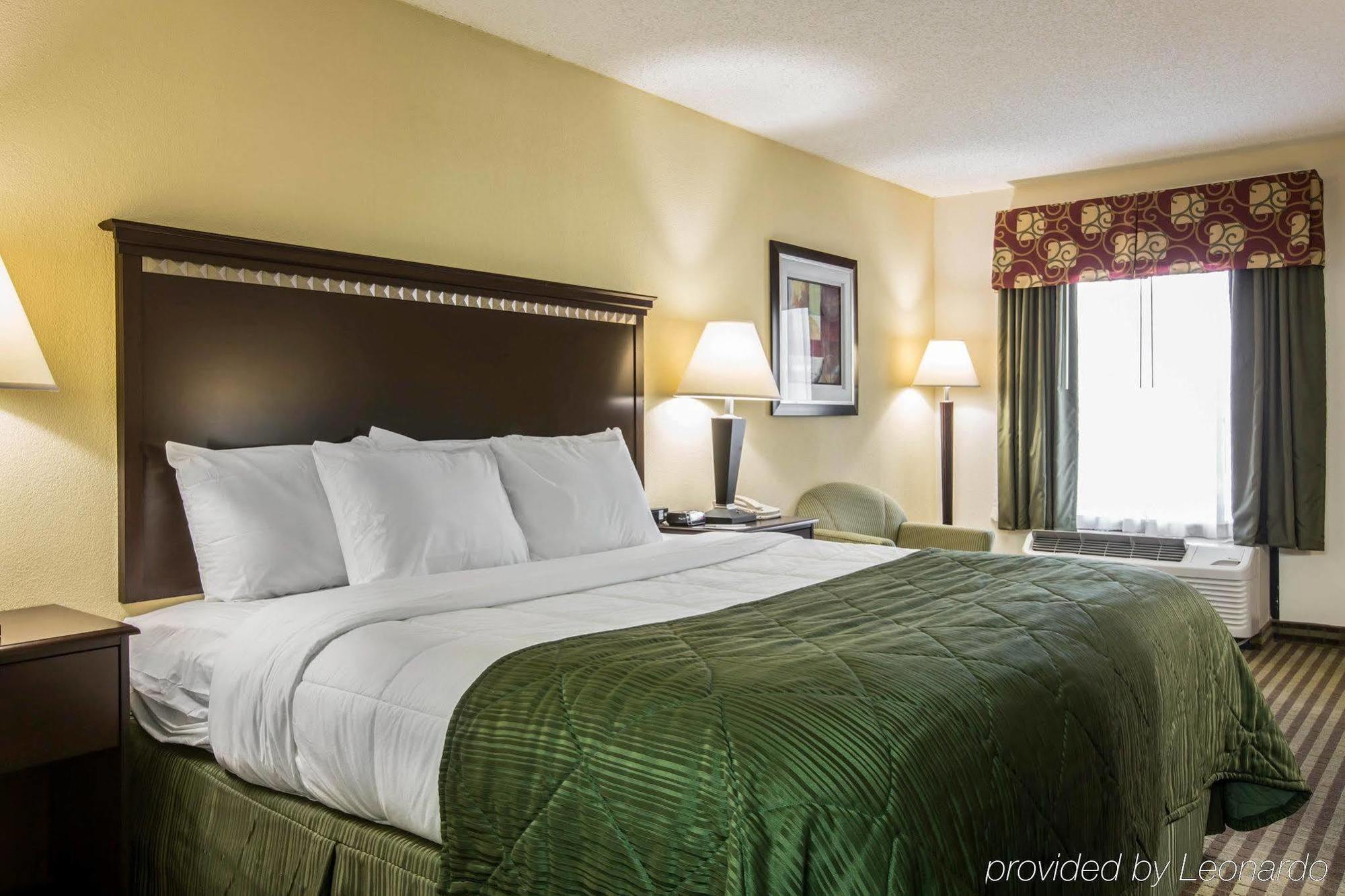 Quality Inn & Suites Greenville - Haywood Mall Bagian luar foto
