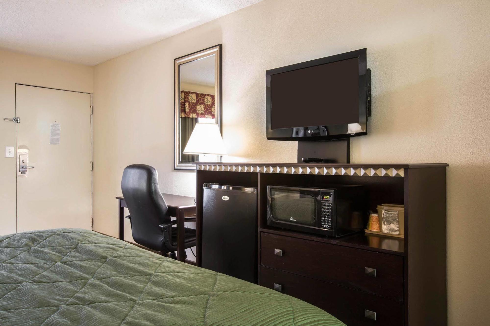 Quality Inn & Suites Greenville - Haywood Mall Bagian luar foto