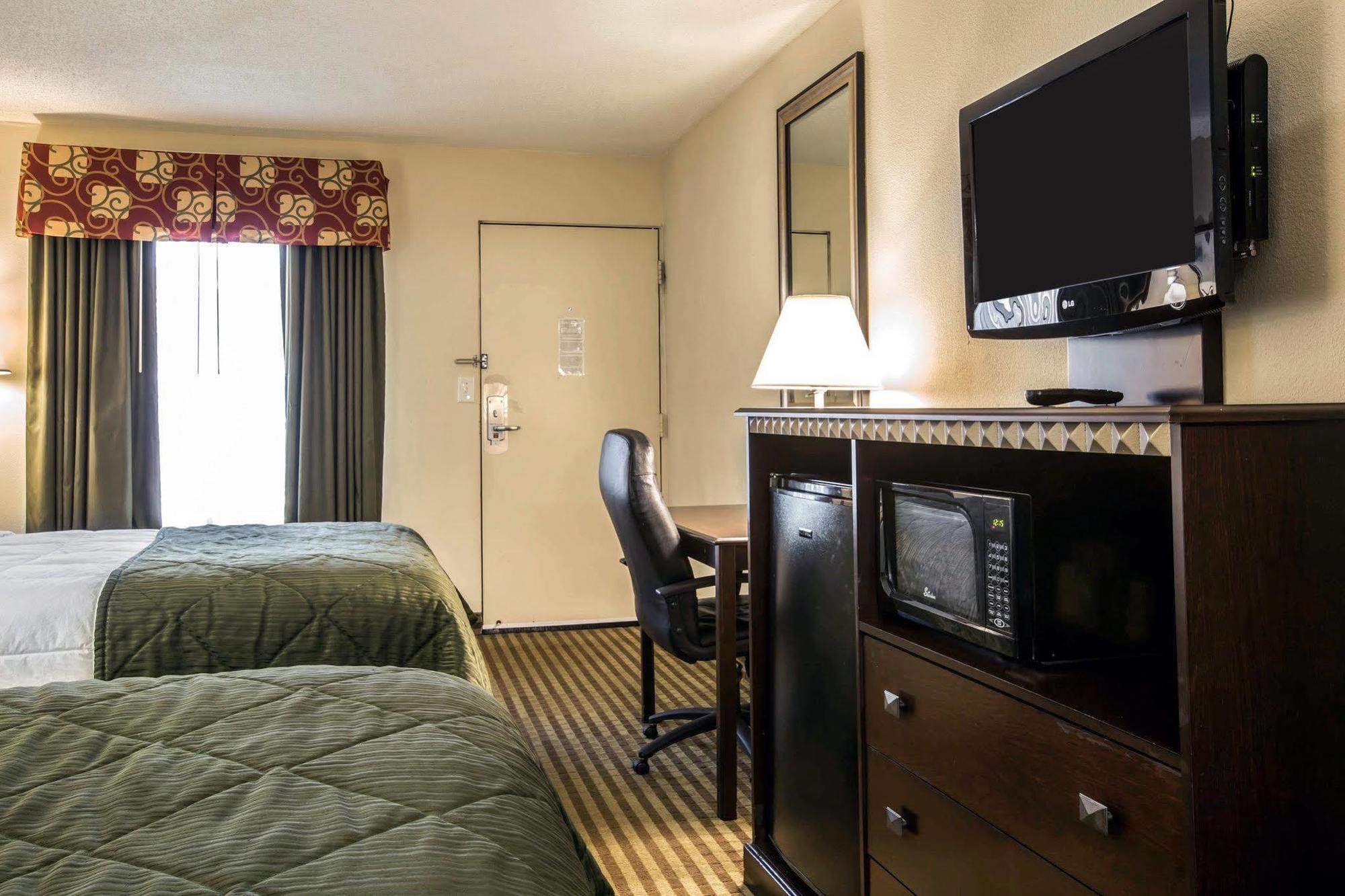 Quality Inn & Suites Greenville - Haywood Mall Bagian luar foto